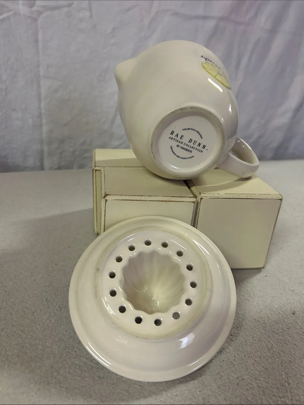 Squeeze Ceramic White Lemon Juicer with Handle
